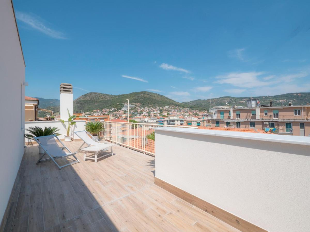 Hotel Continental Pietra Ligure Exterior photo